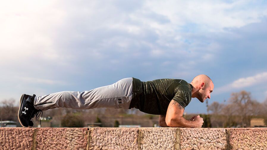 Plank cvičení pro obnovení mužské síly