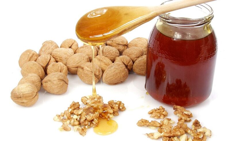 Vlašské ořechy s medem - jednoduché a chutné jídlo, které pomáhá vyrovnat se s impotencí