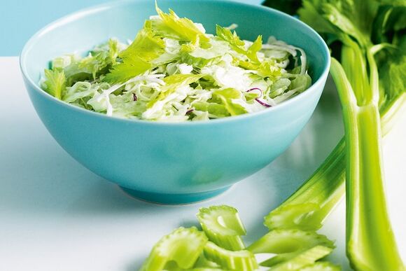 zeleninový salát s bylinkami pro potenci